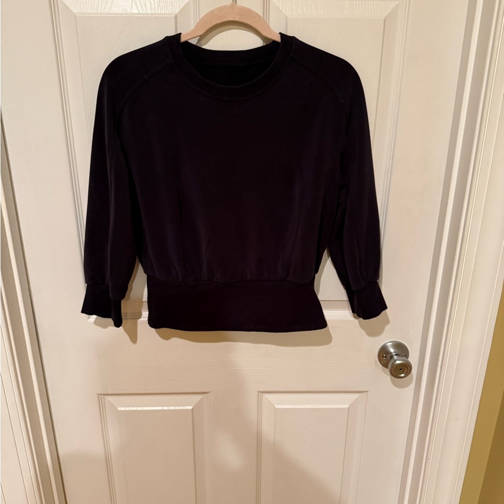 Lululemon black top